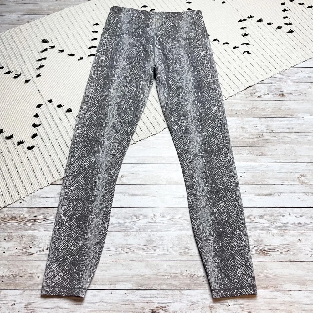 Varley Century Legging 2.0 Pumice Viper Snakeskin Python Grey Size Medium - Picture 4 of 6